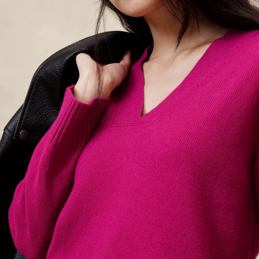 Banana Republic Factory Perfectly Soft V-Neck Sweater Berry Pink Size Petite L - Picture 6 of 14